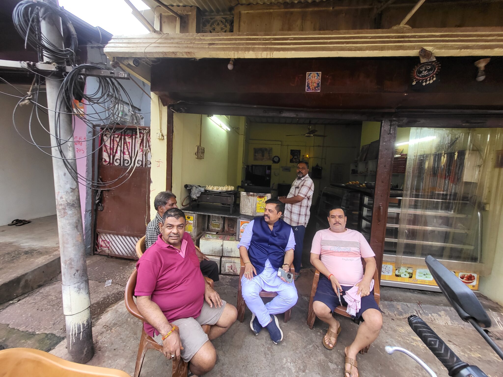*किरंदुल मुख्य बाजार में एटीएम की मांग जोरों पर, व्यापारी-ग्रामीणों को हो रही भारी परेशानी*