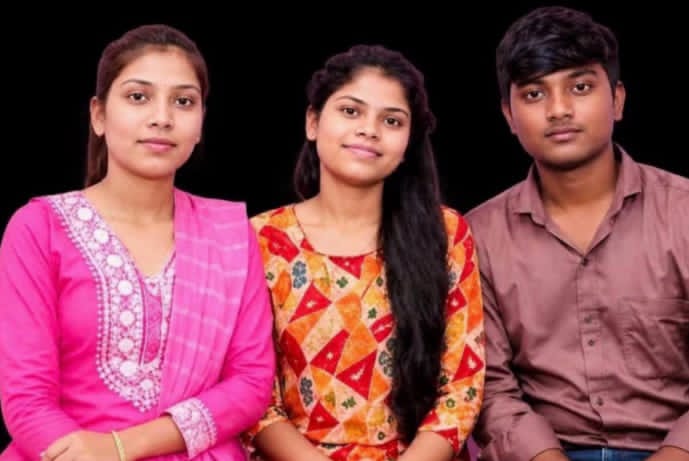 छत्तीसगढ़ के राजनांदगांव क्षेत्र के छुरिया गांव ने तीन भाई बहन का सड़क हादसे मे मौत हो गई है।